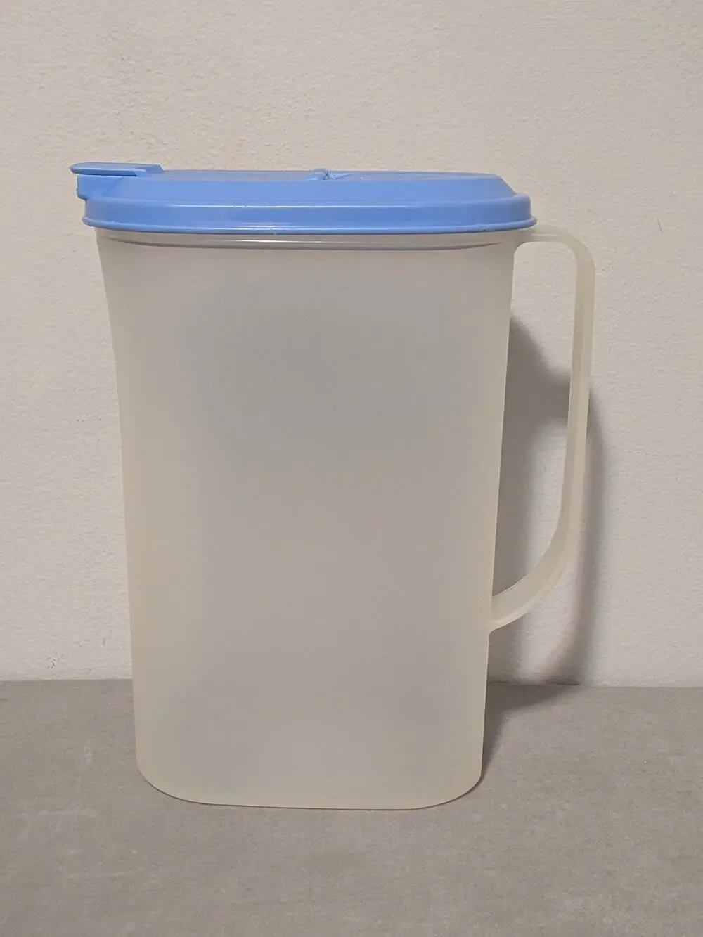 Vintage Tupperware Slimline 2 Quart Refrigerator Pitcher Sheer Base Blue Lid